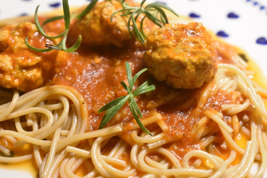Kødboller i tomatsovs - en nem, lækker og smagfuld ret