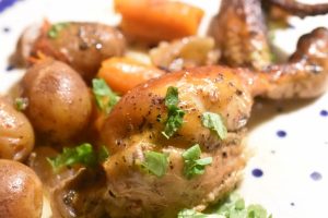 Kylling i stegeso med kartofler & tomat