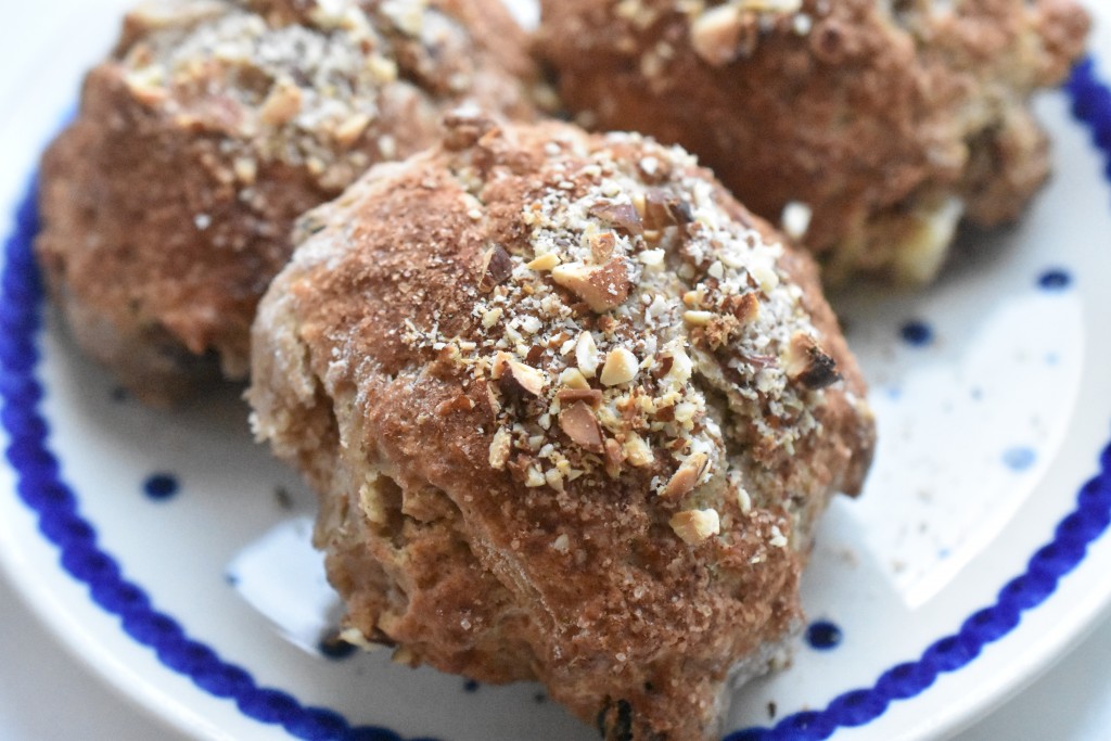 DSC_3379 • nogetiovnen.dk Julescones - nemme scones med julekrydderier, marcipan og rosiner