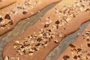 Karamelkager med Amaretto - sprøde karamelsnitter med mandler