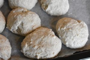Boller og franskbrød af ris a la mande rester - bløde med rugmel