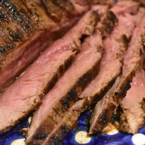 Flanksteak - stegt på pande. Mør og med lækker fløde-pandesauce