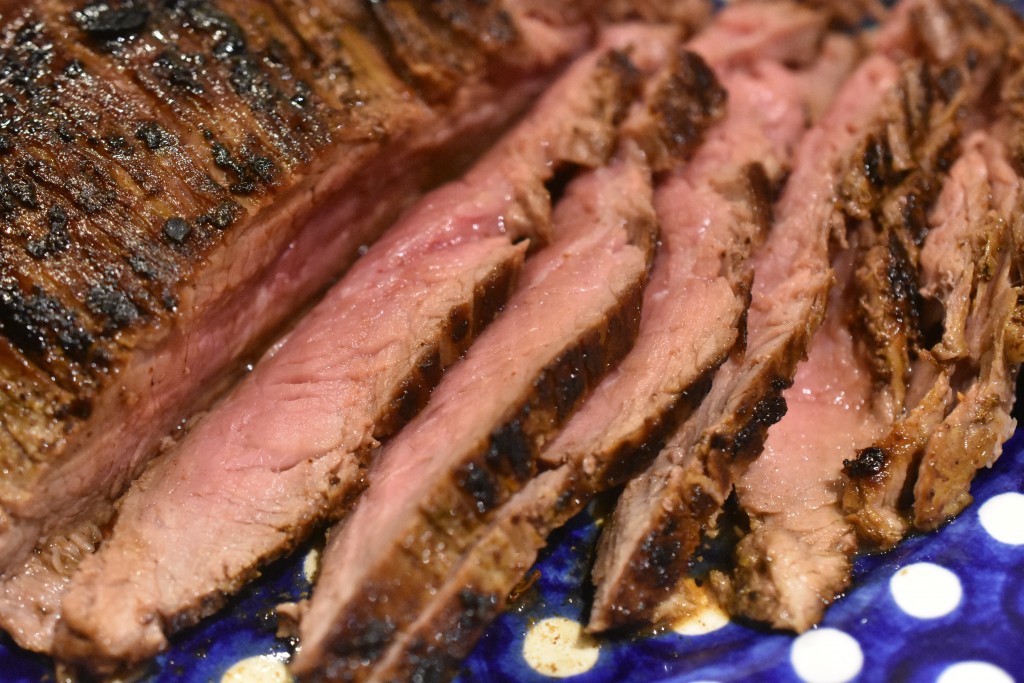 Flanksteak - stegt på pande. Mør og med lækker fløde-pandesauce