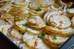 Flødekartofler - opskrift på flødestuvede kartofler