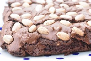 Brownie med mandler - den bedste opskrift på chokoladebrownie 