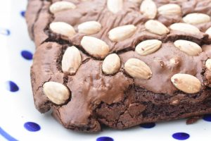 Brownie med mandler - den bedste opskrift på chokoladebrownie 