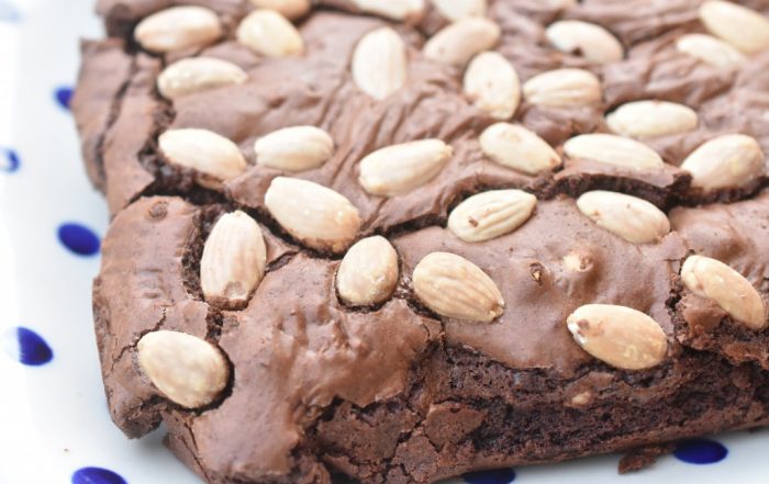 Brownie med mandler - den bedste opskrift på chokoladebrownie