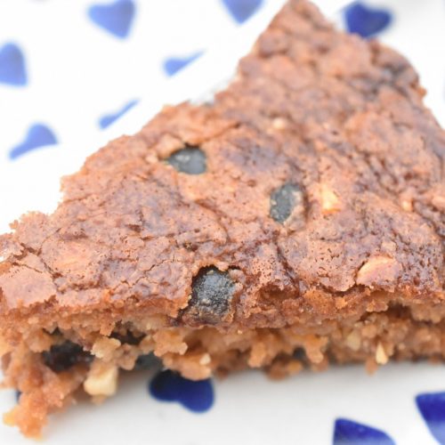 Hvid chokoladekage med kirsebær - blondie med Amarena