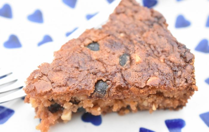 Hvid chokoladekage med kirsebær - blondie med Amarena