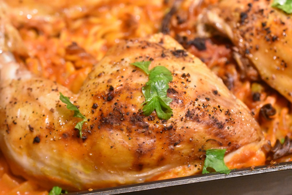 One pan pasta med kylling, tomat & bønner