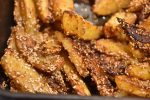 Pommes frites med sesam og paprika - sprøde og lækre