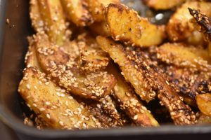 Pommes frites med sesam og paprika - sprøde og lækre