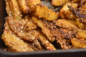Pommes frites med sesam og paprika - sprøde og lækre