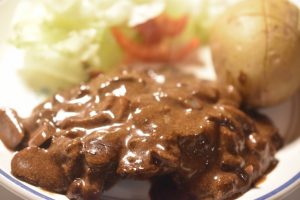 Steaks på pande m. flødesauce - opskrift