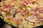 Tærte med løg og bacon - opskrift på grov tærte med rugmel