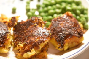 Kartoffelfrikadeller med gulerødder og cheddar - SÅ lækre