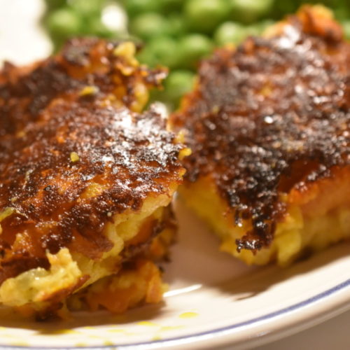 Kartoffelfrikadeller med gulerødder og cheddar - SÅ lækre