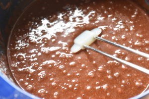 Chokoladekage med kaffe - nem opskrift på svampet chokoladekage