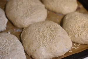 Burgerboller - den bedste opskrift på bløde, grove burgerboller