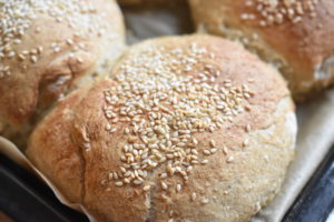 Burgerboller - den bedste opskrift på bløde, grove burgerboller