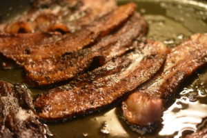 Stegt flæsk med persillesauce - stegt på pande - nem opskrift