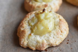 Fastelavnsboller med creme og glasur - nemme og uden gær