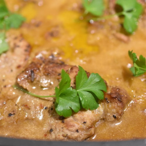 Mørbrad i sennepssauce - med fløde og timian. En lækker ret