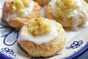 DSC_0797 • nogetiovnen.dk Fastelavnsboller med creme og glasur - nemme og uden gær