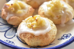 DSC_0804 • nogetiovnen.dk Fastelavnsboller med creme og glasur - nemme og uden gær