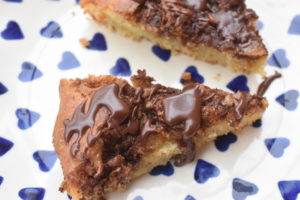 Kanelsnegle kage uden gær - nem og lækker svampet kanelkage 