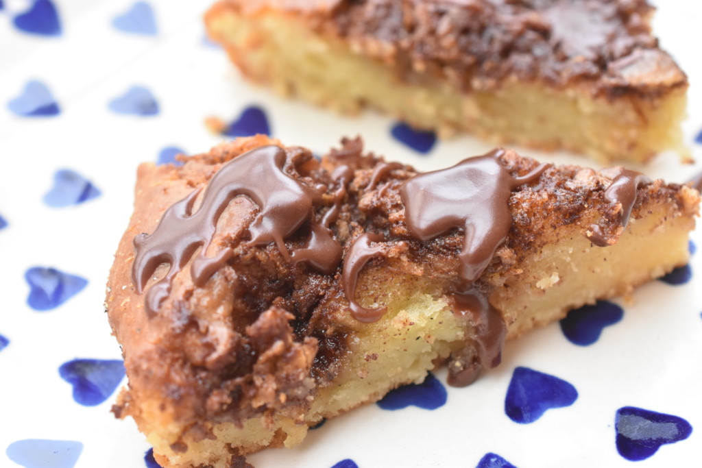 Kanelsnegle kage uden gær - nem og lækker svampet kanelkage