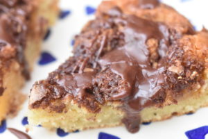 Kanelsnegle kage uden gær - nem og lækker svampet kanelkage 