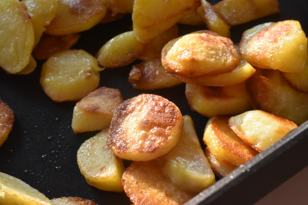 DSC_1187 • nogetiovnen.dk Råstegte kartofler på pande - sprøde & lækre