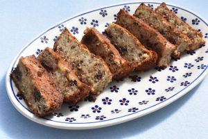 Svampet banankage med chokolade - nem lækker opskrift 