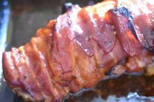 Glaseret svinemørbrad med bacon og honningmarinade