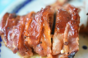 Glaseret svinemørbrad med bacon og honningmarinade