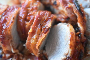 Glaseret svinemørbrad med bacon og honning marinade