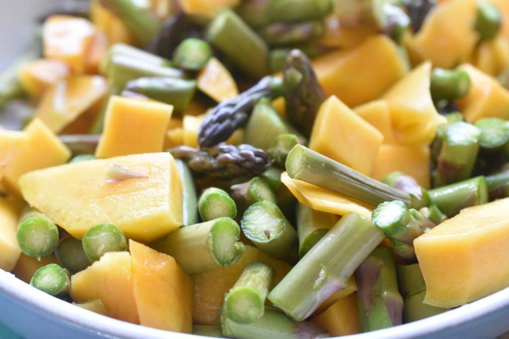 Mangosalat med grønne asparges -nem & lækker