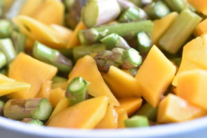 Mangosalat med grønne asparges -nem & lækker