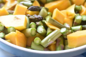 Mangosalat med grønne asparges -nem & lækker