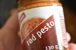 Pastaret med pølser i flødesovs - nem pølsegryde