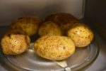 Bagekartofler i mikroovn - bagte kartofler