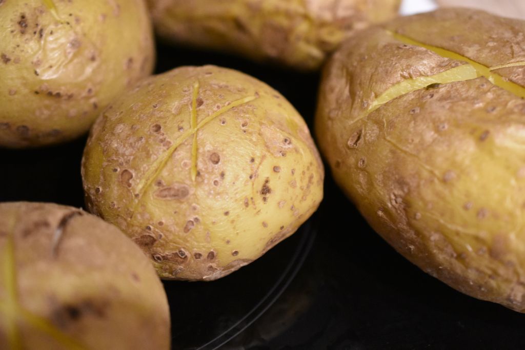 Bagekartofler i mikroovn - bagte kartofler