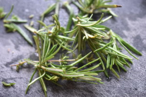 Kryddersmør med hvidløg - af friske krydderurter