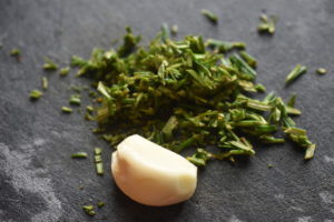 Kryddersmør med hvidløg - af friske krydderurter