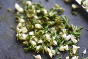 Kryddersmør med hvidløg - af friske krydderurter