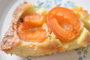 Abrikostærte - nem kage med friske abrikoser