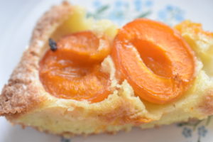 Abrikostærte - nem kage med friske abrikoser