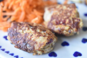 Gulerodssalat med rosiner og citronsaft - nem opskrift