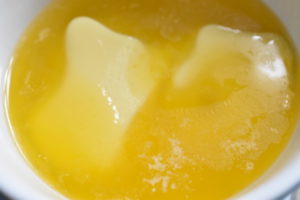 Jordbærkage med kokos og marcipan - nem opskrift